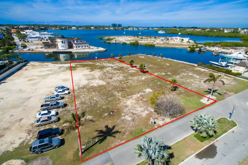 LALIQUE POINTE CANAL FRONT LOT, CRYSTAL HARBOUR LALIQUE POINTE CANAL FRONT LOT, CRYSTAL HARBOUR