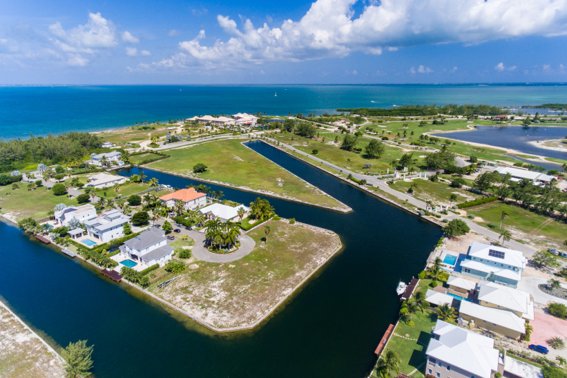 CRYSTAL HARBOUR CANAL LOT - BACCARAT QUAY
