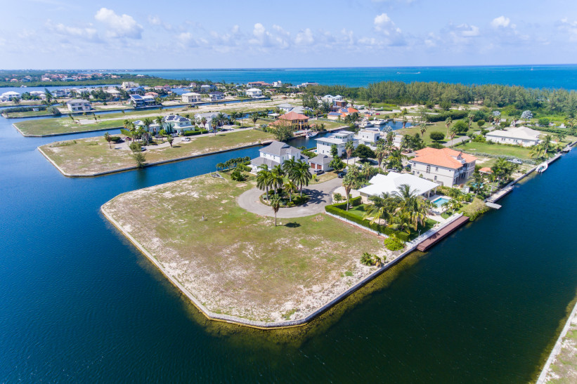CRYSTAL HARBOUR CANAL LOT - BACCARAT QUAY