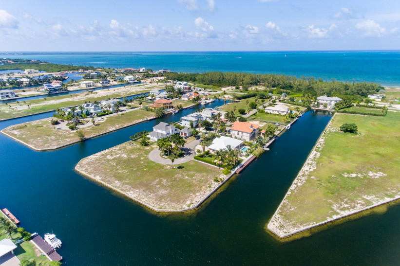 CRYSTAL HARBOUR CANAL LOT - BACCARAT QUAY
