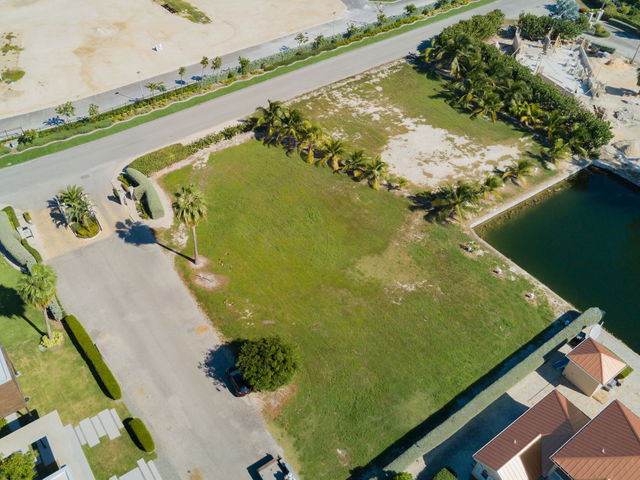 CRYSTAL HARBOUR CANAL LOT - BRING OFFERS!