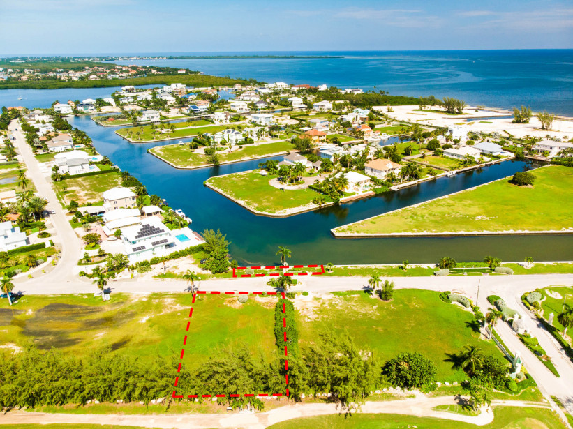 CRYSTAL HARBOUR CANAL LOT