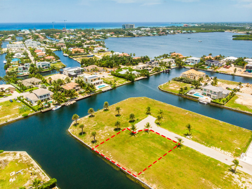 CRYSTAL HARBOUR CANAL LOT