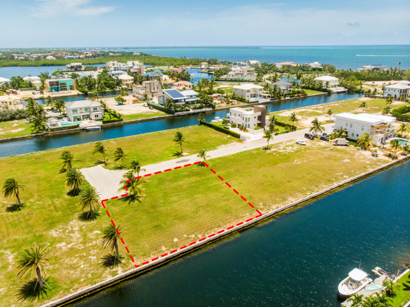 CRYSTAL HARBOUR CANAL LOT