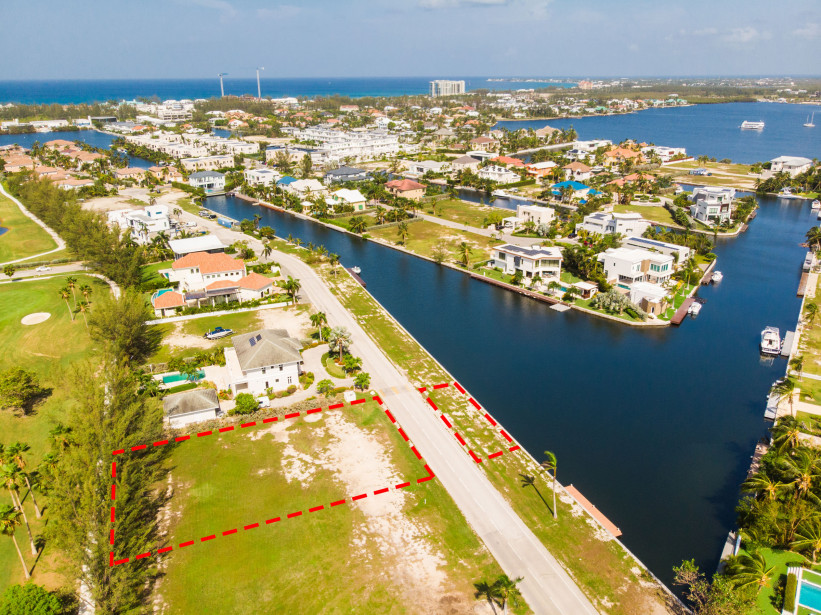 CRYSTAL HARBOUR CANAL / GOLF COURSE LOT