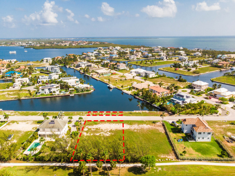 CRYSTAL HARBOUR CANAL / GOLF COURSE LOT