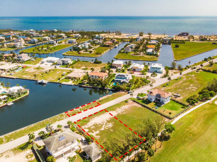 CRYSTAL HARBOUR CANAL / GOLF COURSE LOT