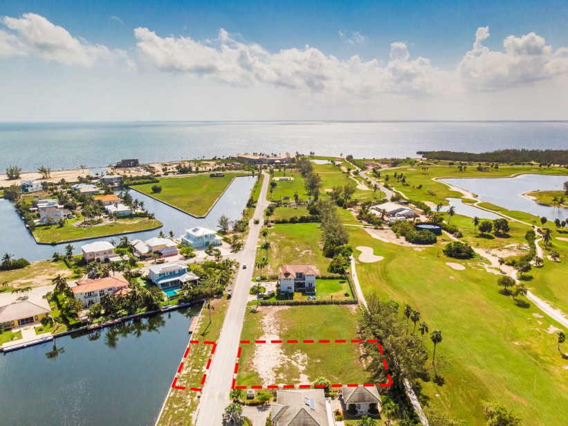 CRYSTAL HARBOUR CANAL / GOLF COURSE LOT