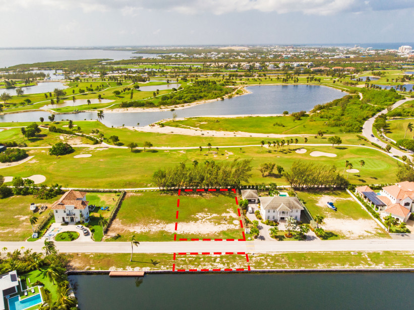 CRYSTAL HARBOUR CANAL / GOLF COURSE LOT
