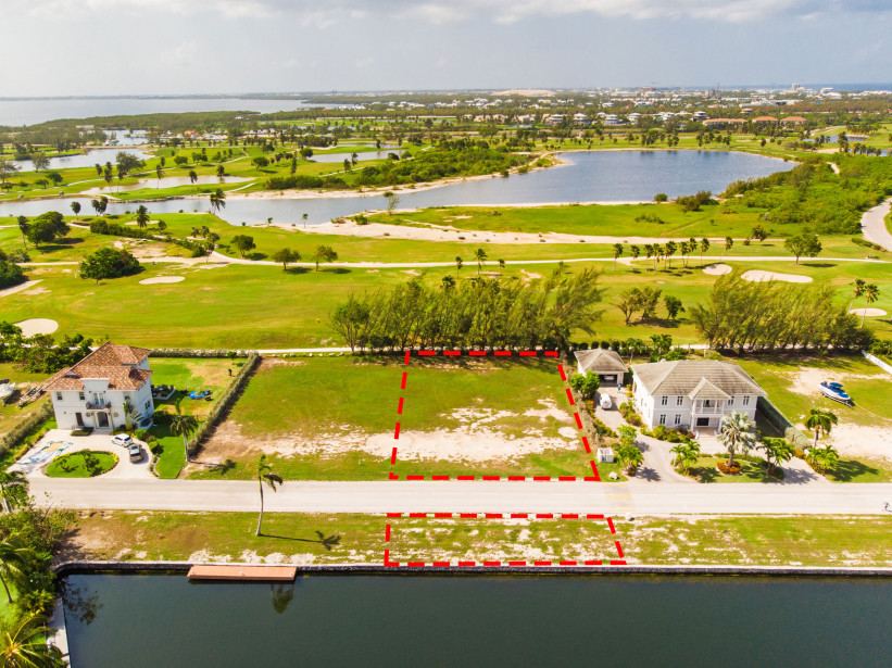 CRYSTAL HARBOUR CANAL / GOLF COURSE LOT