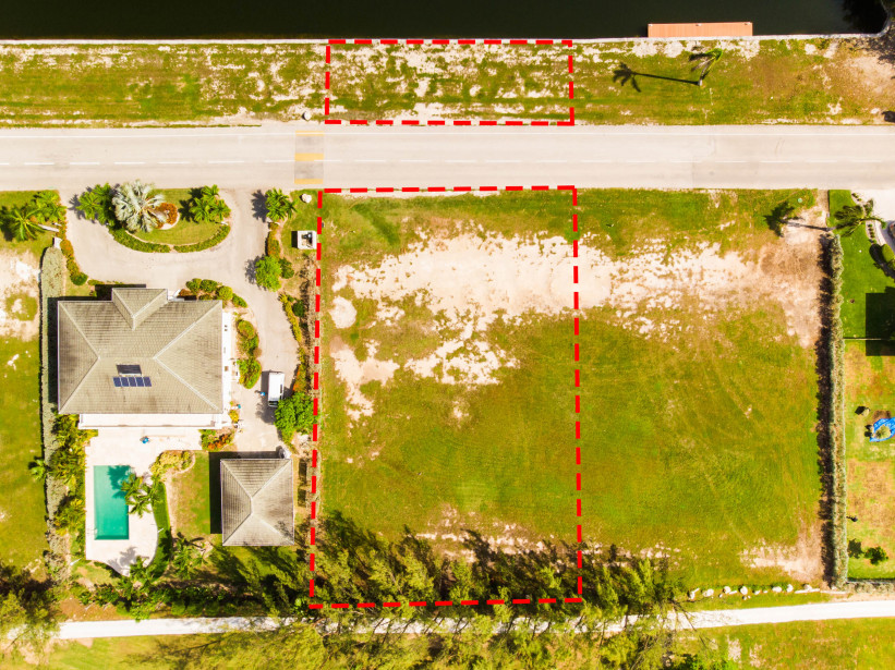 CRYSTAL HARBOUR CANAL / GOLF COURSE LOT