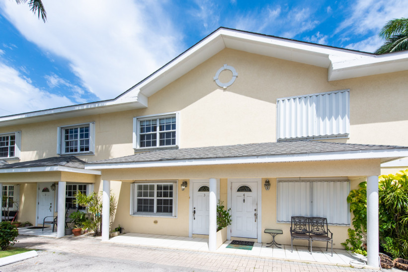 CAY COURTS #3 - 2 BED / 2.5 BATH TOWNHOME IN GEORGE TOWN CAY COURTS #3 - 2 BED / 2.5 BATH TOWNHOME IN GEORGE TOWN