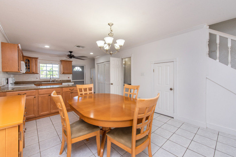 CAY COURTS #3 - 2 BED / 2.5 BATH TOWNHOME IN GEORGE TOWN CAY COURTS #3 - 2 BED / 2.5 BATH TOWNHOME IN GEORGE TOWN