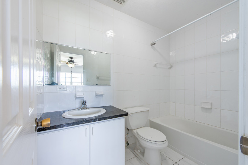 CAY COURTS #3 - 2 BED / 2.5 BATH TOWNHOME IN GEORGE TOWN CAY COURTS #3 - 2 BED / 2.5 BATH TOWNHOME IN GEORGE TOWN