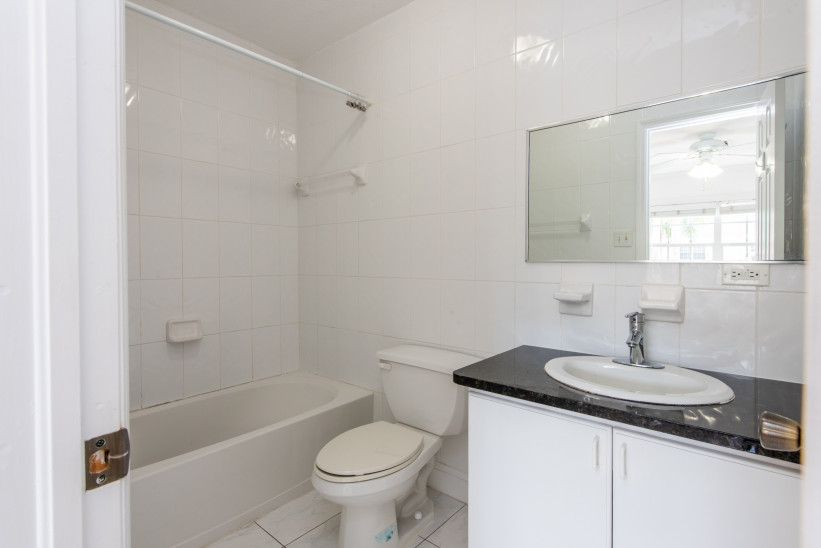 CAY COURTS #3 - 2 BED / 2.5 BATH TOWNHOME IN GEORGE TOWN CAY COURTS #3 - 2 BED / 2.5 BATH TOWNHOME IN GEORGE TOWN