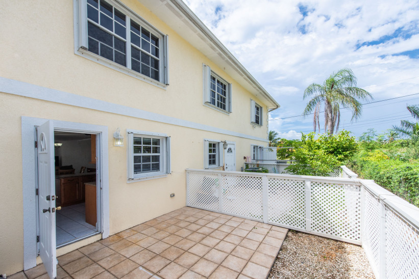 CAY COURTS #3 - 2 BED / 2.5 BATH TOWNHOME IN GEORGE TOWN CAY COURTS #3 - 2 BED / 2.5 BATH TOWNHOME IN GEORGE TOWN