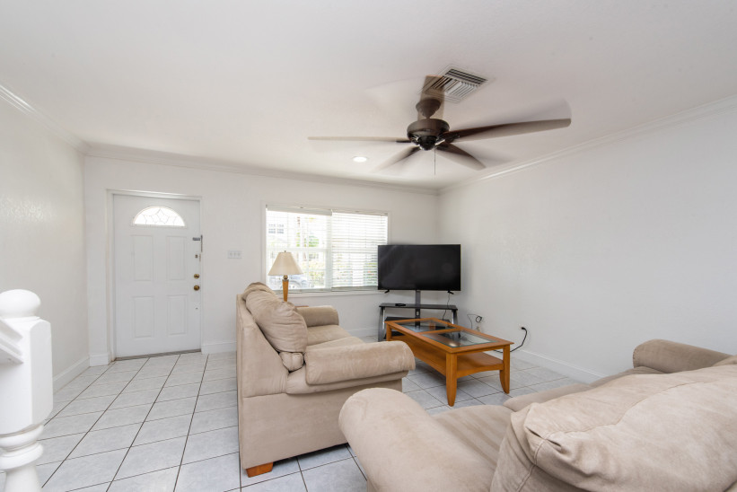 CAY COURTS #3 - 2 BED / 2.5 BATH TOWNHOME IN GEORGE TOWN CAY COURTS #3 - 2 BED / 2.5 BATH TOWNHOME IN GEORGE TOWN