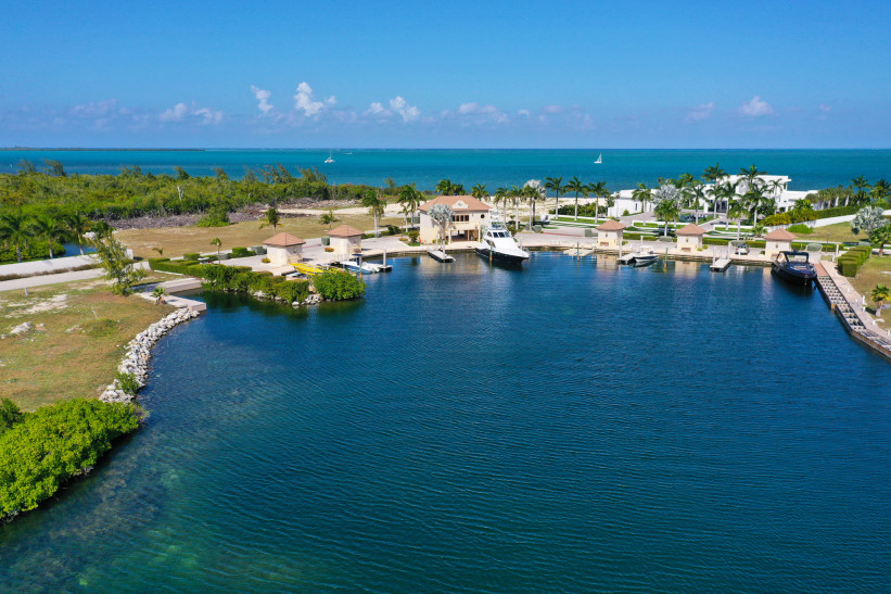 LALIQUE POINTE WATERFRONT LOT