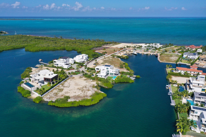 LALIQUE POINTE WATERFRONT LOT