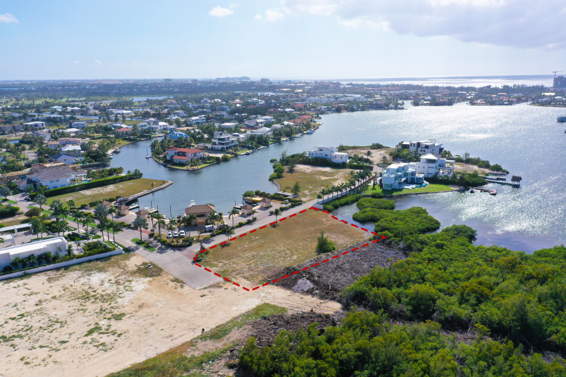 LALIQUE POINTE WATERFRONT LOT