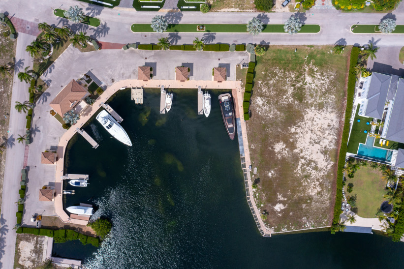 LALIQUE POINTE CORNER CANAL LOT