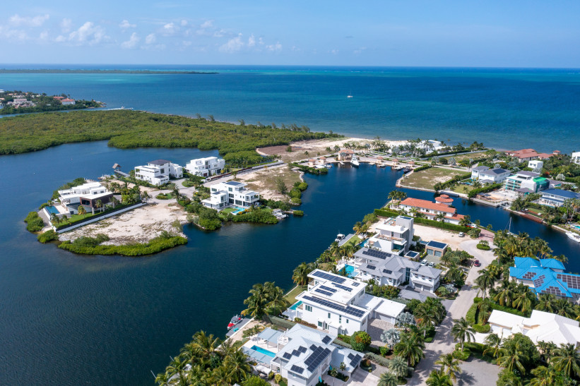 LALIQUE POINTE CORNER CANAL LOT