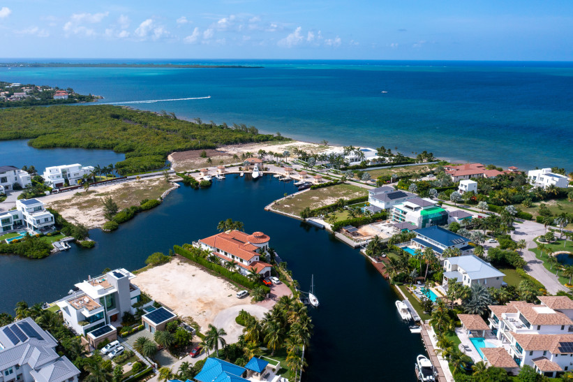 LALIQUE POINTE CORNER CANAL LOT