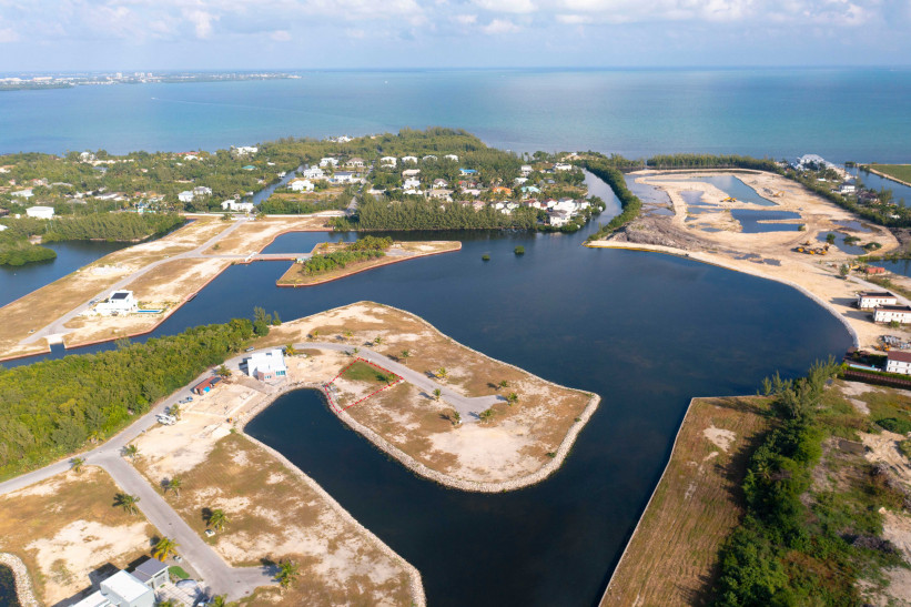 THE CHANNELS LOT A43