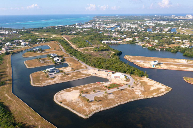 THE CHANNELS LOT A43