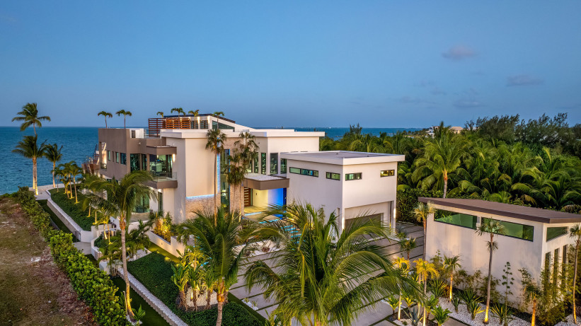 ATRIA - EXQUISITE WATER FRONT ESTATE - LALIQUE POINTE AT CRYSTAL HARBOUR ATRIA - EXQUISITE WATER FRONT ESTATE - LALIQUE POINTE AT CRYSTAL HARBOUR