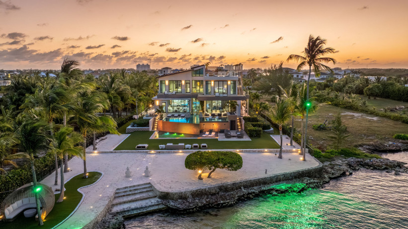 ATRIA - EXQUISITE WATER FRONT ESTATE - LALIQUE POINTE AT CRYSTAL HARBOUR ATRIA - EXQUISITE WATER FRONT ESTATE - LALIQUE POINTE AT CRYSTAL HARBOUR