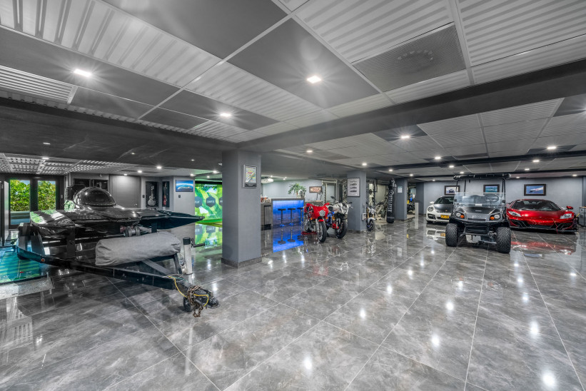 ATRIA - EXQUISITE WATER FRONT ESTATE - LALIQUE POINTE AT CRYSTAL HARBOUR ATRIA - EXQUISITE WATER FRONT ESTATE - LALIQUE POINTE AT CRYSTAL HARBOUR