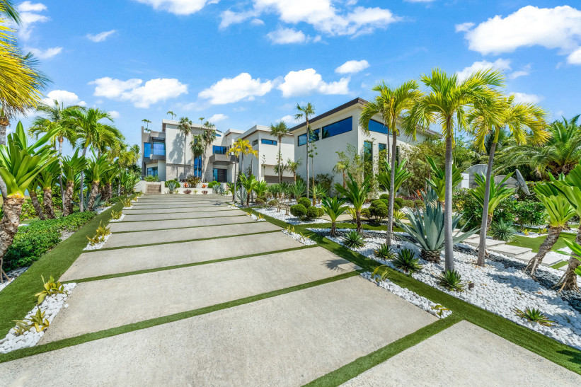 ATRIA - EXQUISITE WATER FRONT ESTATE - LALIQUE POINTE AT CRYSTAL HARBOUR ATRIA - EXQUISITE WATER FRONT ESTATE - LALIQUE POINTE AT CRYSTAL HARBOUR