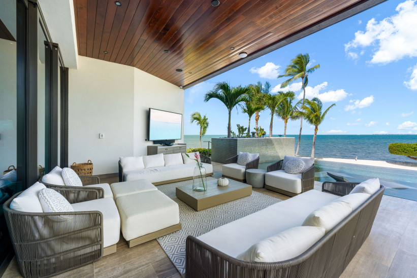 ATRIA - EXQUISITE WATER FRONT ESTATE - LALIQUE POINTE AT CRYSTAL HARBOUR ATRIA - EXQUISITE WATER FRONT ESTATE - LALIQUE POINTE AT CRYSTAL HARBOUR