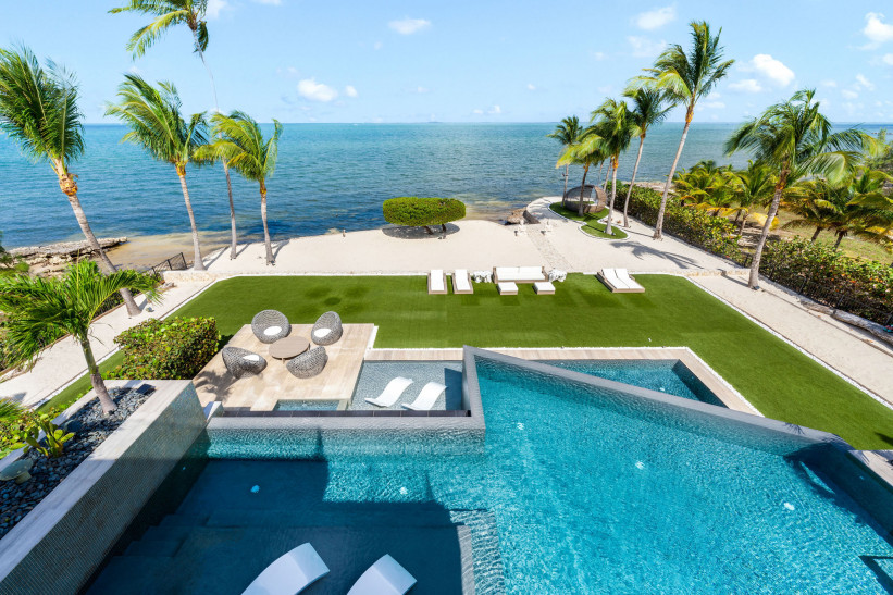 ATRIA - EXQUISITE WATER FRONT ESTATE - LALIQUE POINTE AT CRYSTAL HARBOUR ATRIA - EXQUISITE WATER FRONT ESTATE - LALIQUE POINTE AT CRYSTAL HARBOUR
