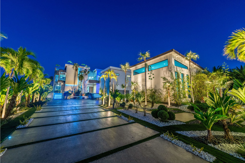 ATRIA - EXQUISITE WATER FRONT ESTATE - LALIQUE POINTE AT CRYSTAL HARBOUR ATRIA - EXQUISITE WATER FRONT ESTATE - LALIQUE POINTE AT CRYSTAL HARBOUR