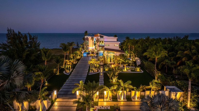 ATRIA - EXQUISITE WATER FRONT ESTATE - LALIQUE POINTE AT CRYSTAL HARBOUR ATRIA - EXQUISITE WATER FRONT ESTATE - LALIQUE POINTE AT CRYSTAL HARBOUR