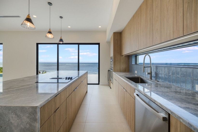 THE BEACH HOUSE THE BEACH HOUSE