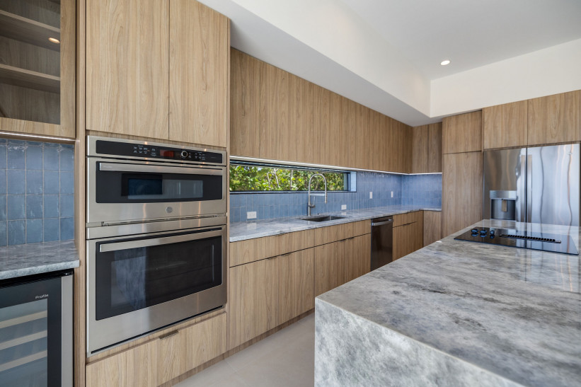 THE BEACH HOUSE THE BEACH HOUSE