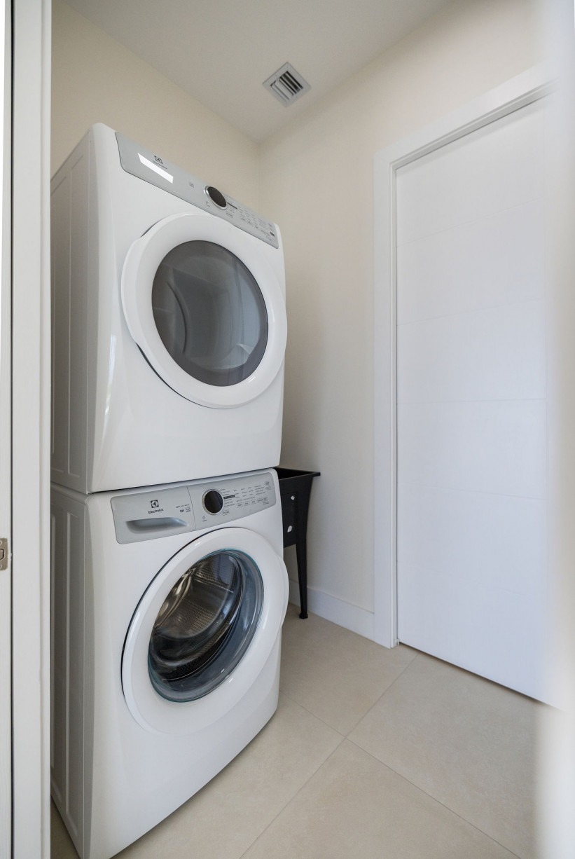 THE BEACH HOUSE THE BEACH HOUSE