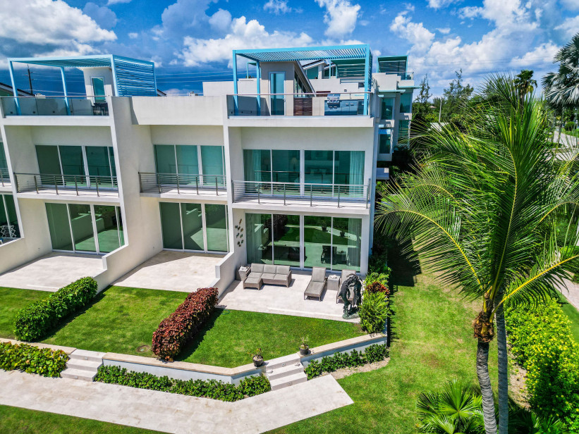 INDIGO BAY #4 - OCEANFRONT DEVELOPER'S RESIDENCE