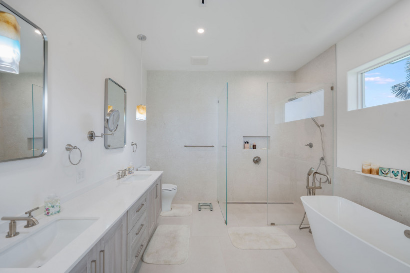 INDIGO BAY #4 - OCEANFRONT DEVELOPER'S RESIDENCE