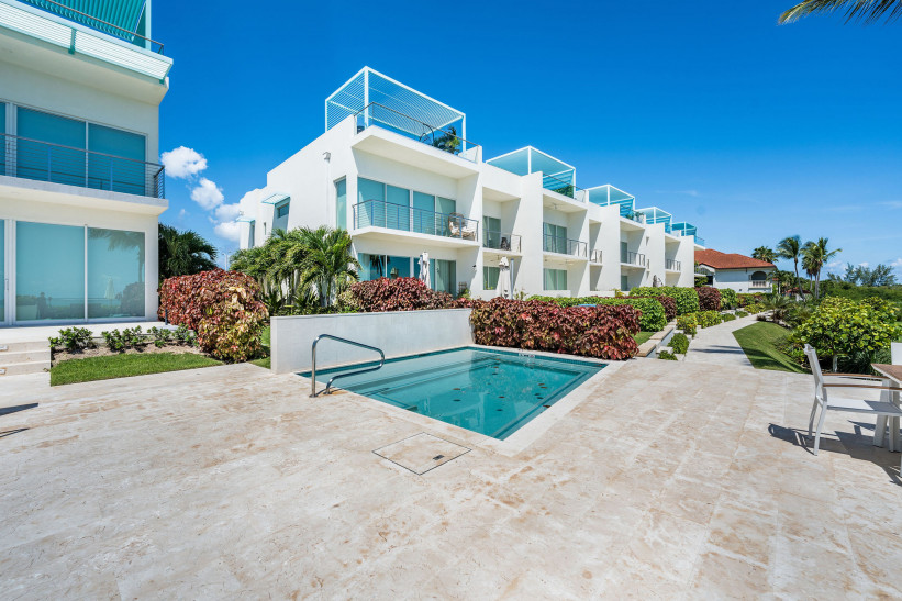 INDIGO BAY #4 - OCEANFRONT DEVELOPER'S RESIDENCE