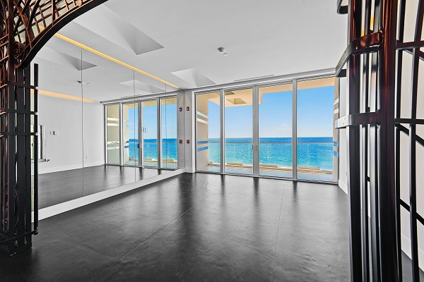 FIN RESIDENCE 9 - CORNER OCEAN FRONT UNIT WITH EXCEPTIONAL AMENITIES