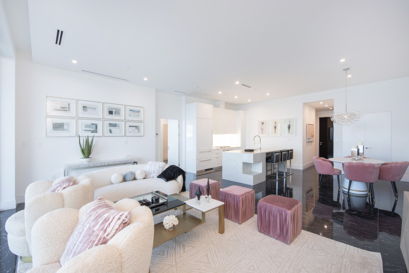 FIN RESIDENCE 9 - CORNER OCEAN FRONT UNIT WITH EXCEPTIONAL AMENITIES