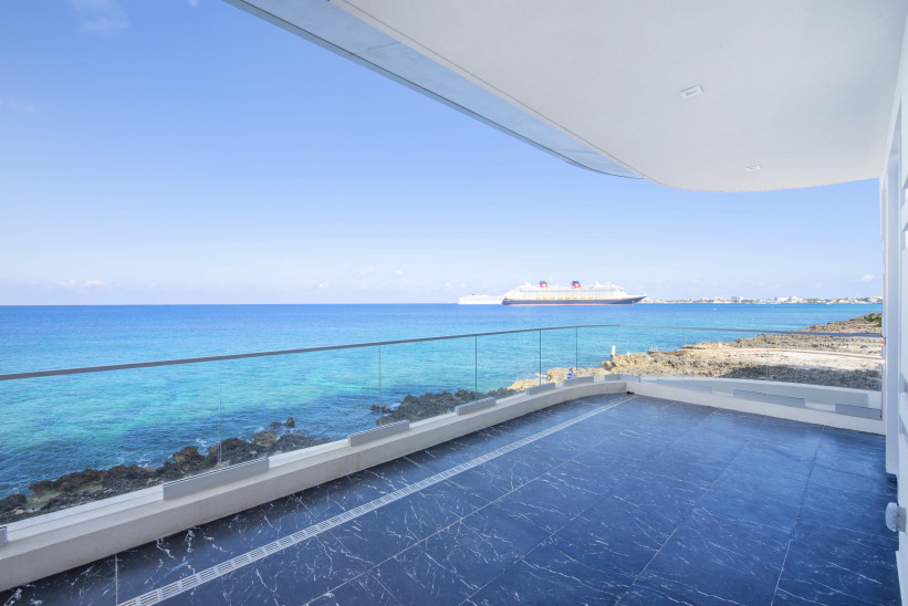 FIN RESIDENCE 9 - CORNER OCEAN FRONT UNIT WITH EXCEPTIONAL AMENITIES