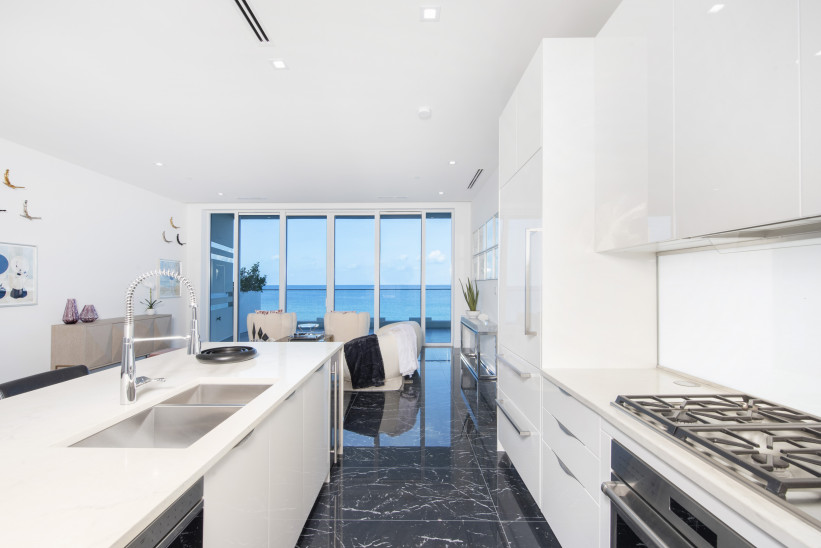 FIN RESIDENCE 9 - CORNER OCEAN FRONT UNIT WITH EXCEPTIONAL AMENITIES