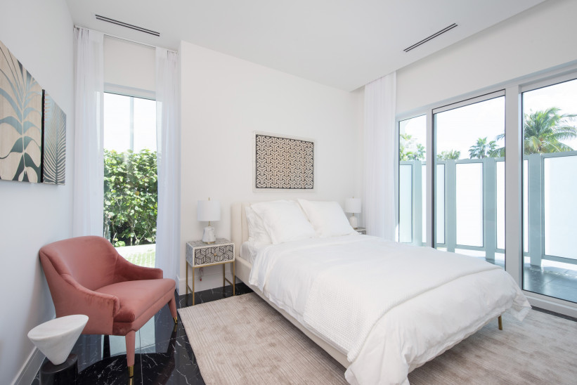 FIN RESIDENCE 9 - CORNER OCEAN FRONT UNIT WITH EXCEPTIONAL AMENITIES