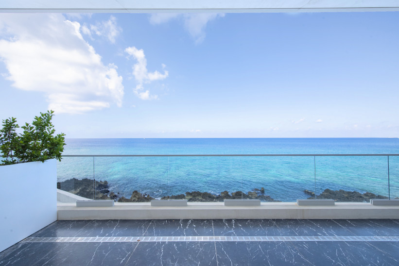FIN RESIDENCE 9 - CORNER OCEAN FRONT UNIT WITH EXCEPTIONAL AMENITIES