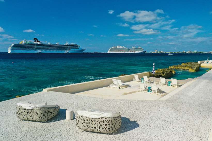 FIN RESIDENCE 9 - CORNER OCEAN FRONT UNIT WITH EXCEPTIONAL AMENITIES